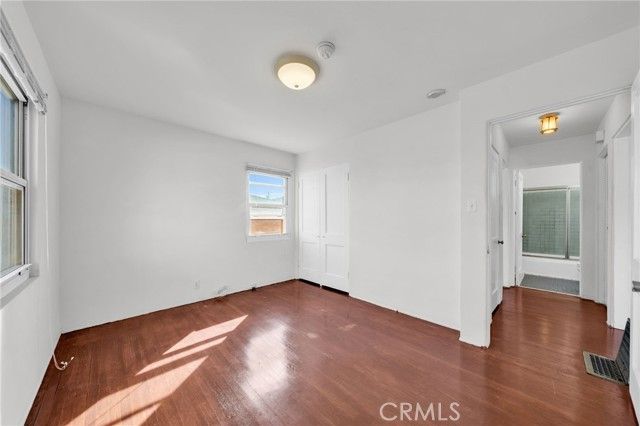 8843 De Haviland, Los Angeles, CA 90045