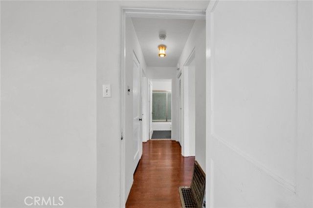 8843 De Haviland, Los Angeles, CA 90045