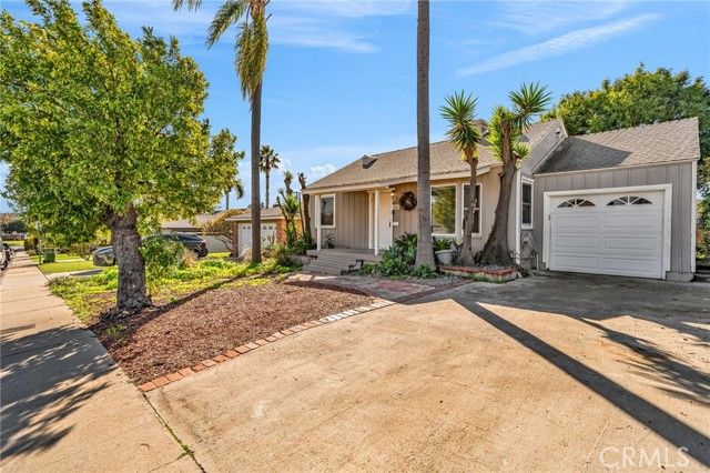 8843 De Haviland, Los Angeles, CA 90045