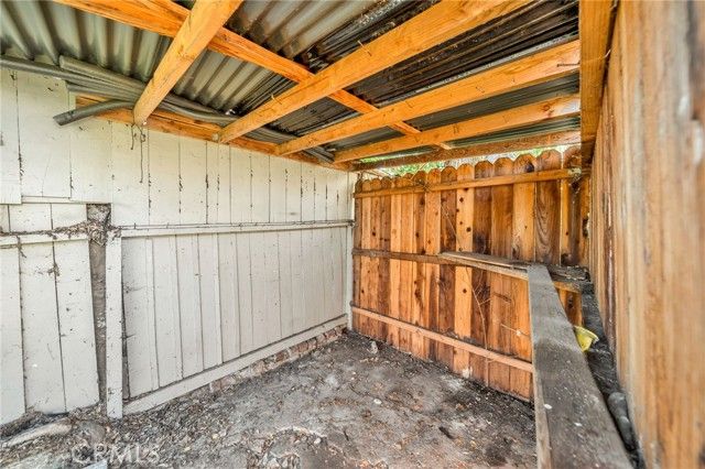 8843 De Haviland, Los Angeles, CA 90045