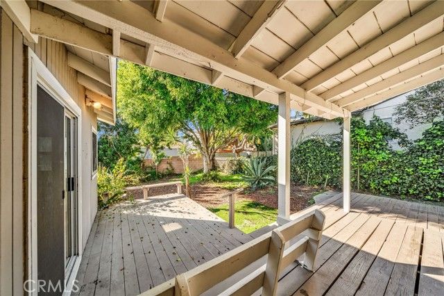 8843 De Haviland, Los Angeles, CA 90045