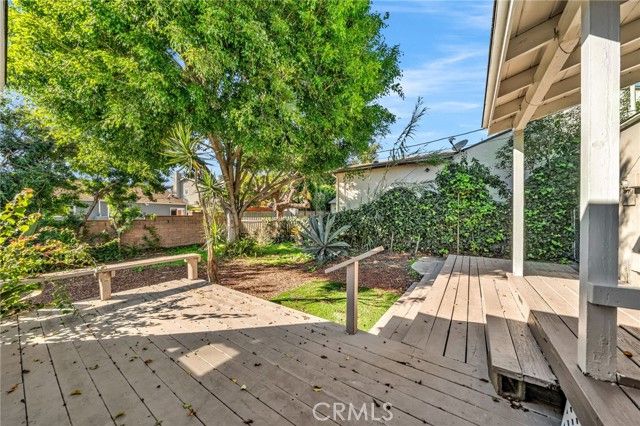 8843 De Haviland, Los Angeles, CA 90045