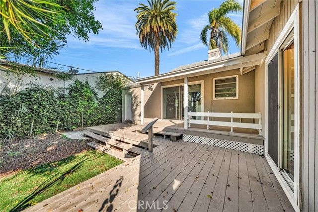 8843 De Haviland, Los Angeles, CA 90045