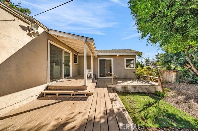8843 De Haviland, Los Angeles, CA 90045