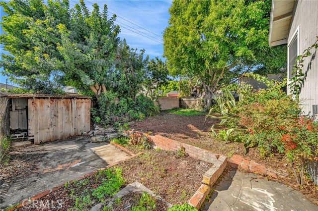 8843 De Haviland, Los Angeles, CA 90045