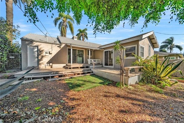 8843 De Haviland, Los Angeles, CA 90045