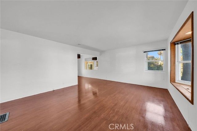 8843 De Haviland, Los Angeles, CA 90045