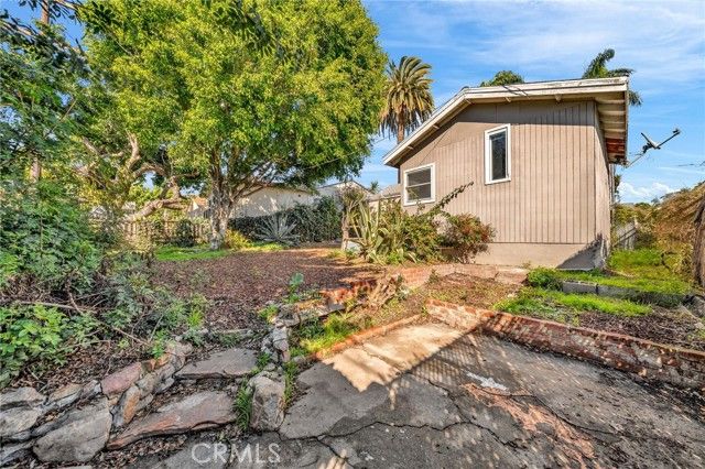 8843 De Haviland, Los Angeles, CA 90045