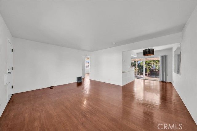 8843 De Haviland, Los Angeles, CA 90045