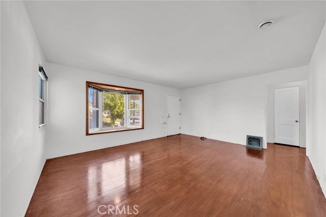 8843 De Haviland, Los Angeles, CA 90045