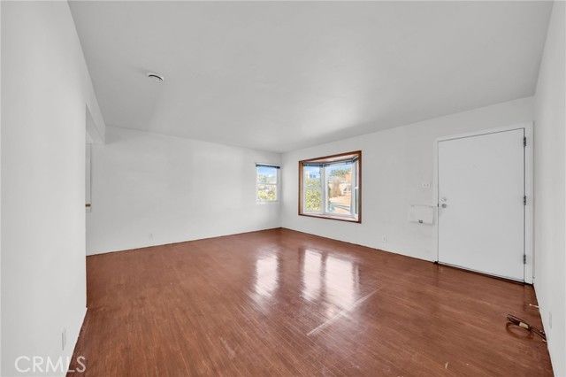 8843 De Haviland, Los Angeles, CA 90045