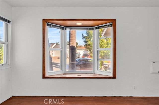 8843 De Haviland, Los Angeles, CA 90045