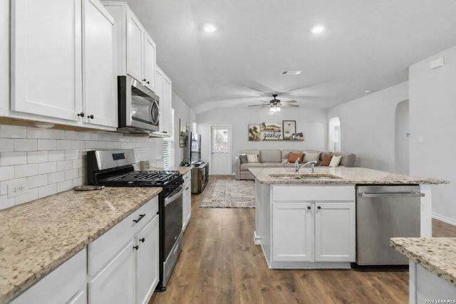 131 Festive Coquette, San Antonio, TX 78253