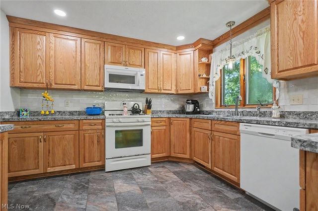 4250 Herr Fieldhouse Road, Southington, OH 44470