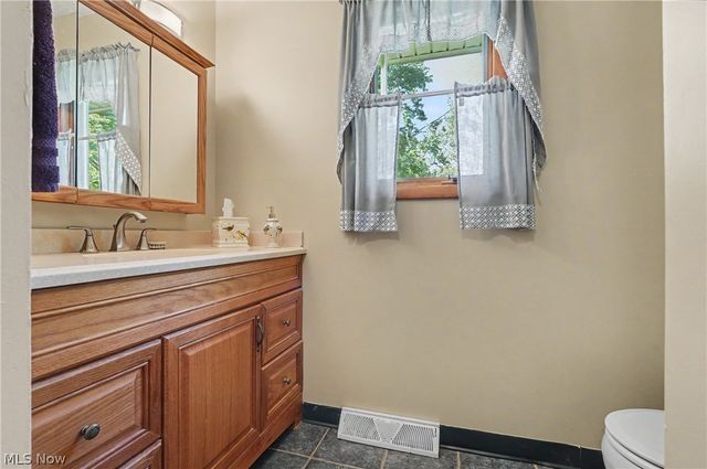 4250 Herr Fieldhouse Road, Southington, OH 44470
