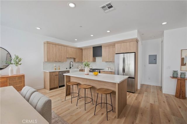 542 N Serrano Avenue, Los Angeles, CA 90004