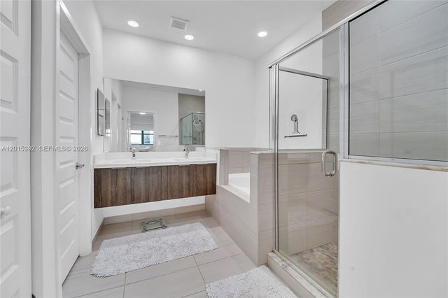 7903 NW 105th Ave, Doral, FL 33178