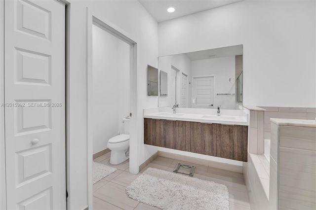 7903 NW 105th Ave, Doral, FL 33178