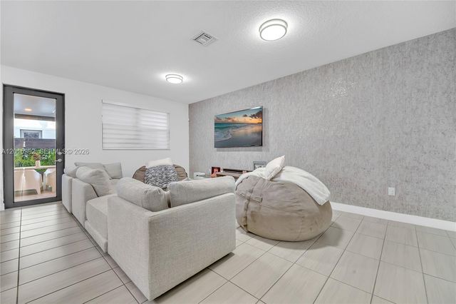7903 NW 105th Ave, Doral, FL 33178