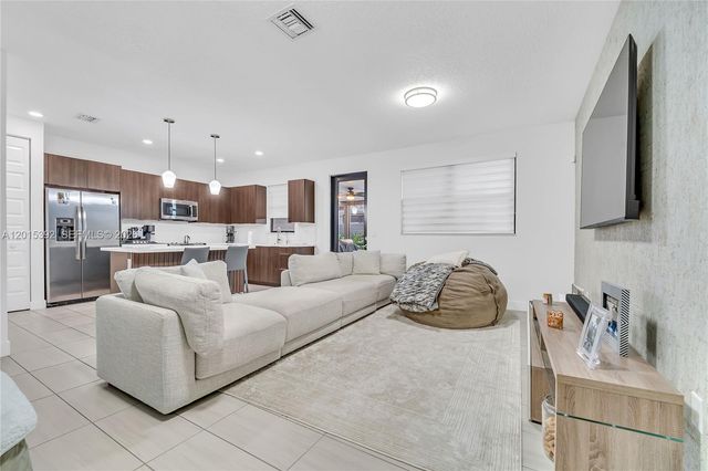 7903 NW 105th Ave, Doral, FL 33178