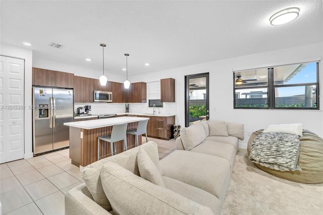 7903 NW 105th Ave, Doral, FL 33178