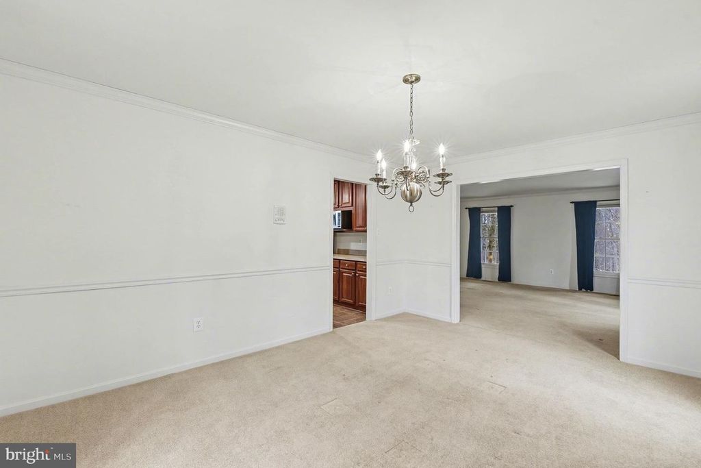 Image 12 of property listing at 1645 TIMBER SUMMIT DR, Westminster, MD 21157