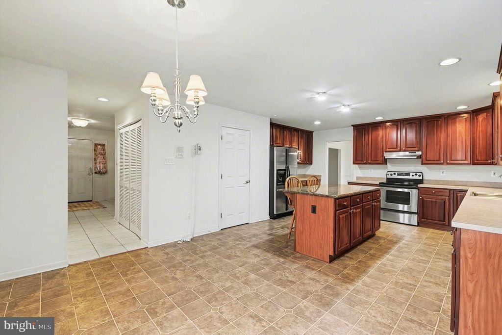 Image 14 of property listing at 1645 TIMBER SUMMIT DR, Westminster, MD 21157