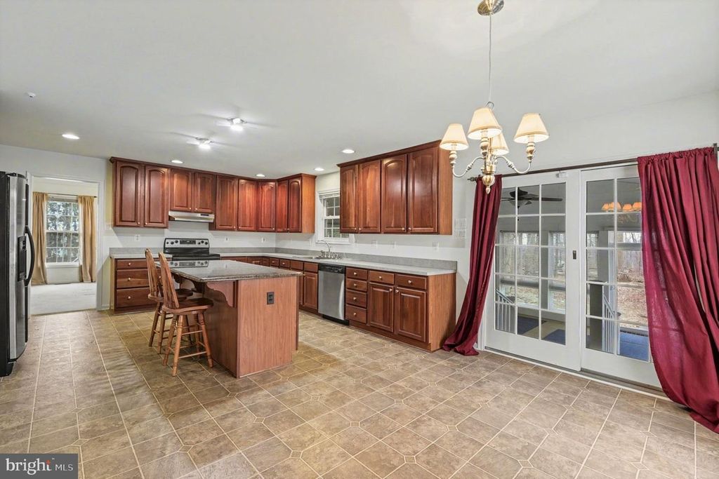 Image 15 of property listing at 1645 TIMBER SUMMIT DR, Westminster, MD 21157