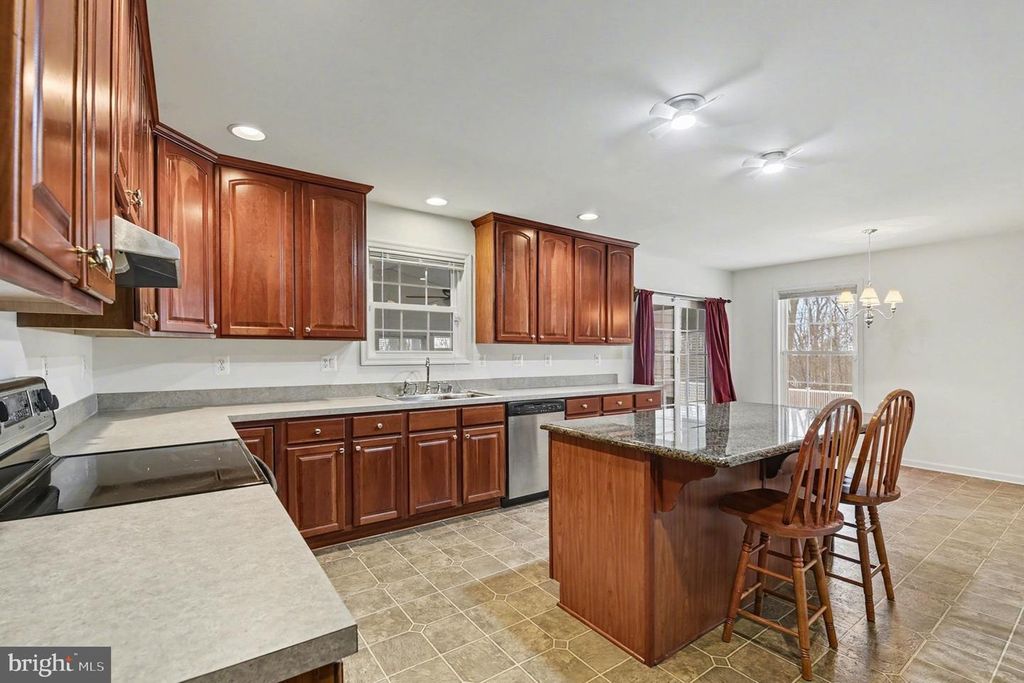 Image 16 of property listing at 1645 TIMBER SUMMIT DR, Westminster, MD 21157