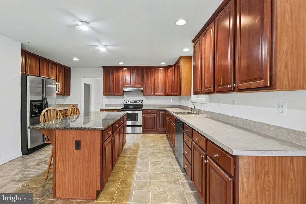 Image 17 of property listing at 1645 TIMBER SUMMIT DR, Westminster, MD 21157