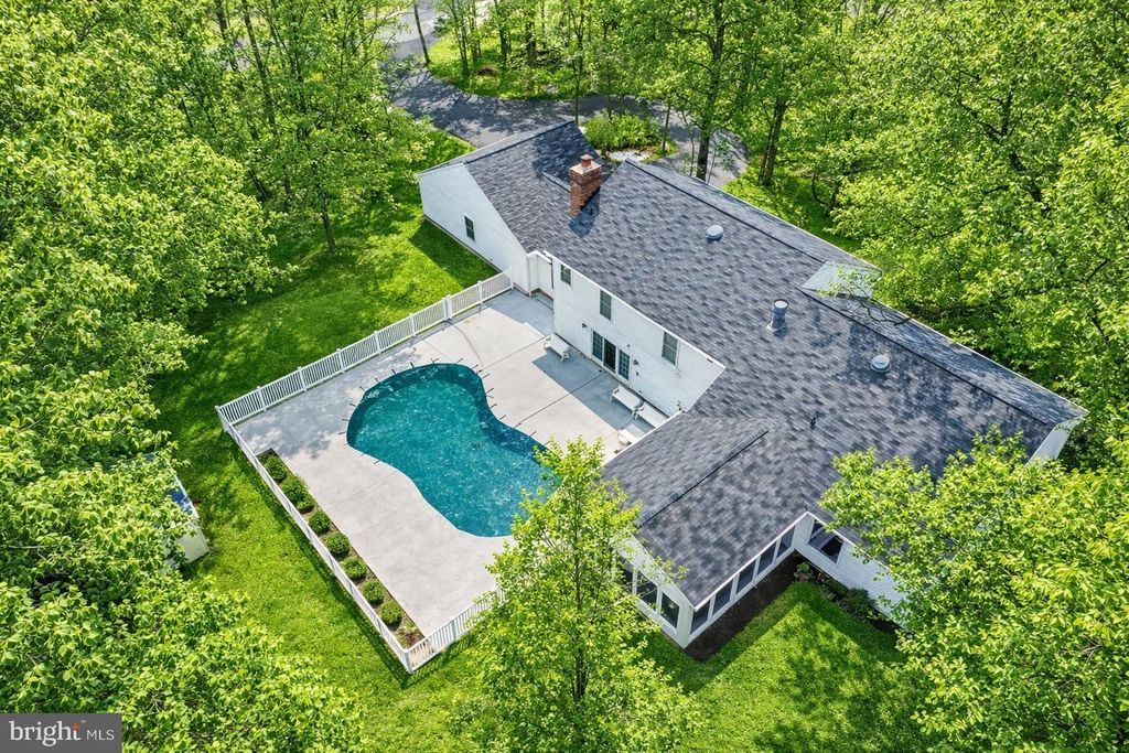 Image 2 of property listing at 1645 TIMBER SUMMIT DR, Westminster, MD 21157