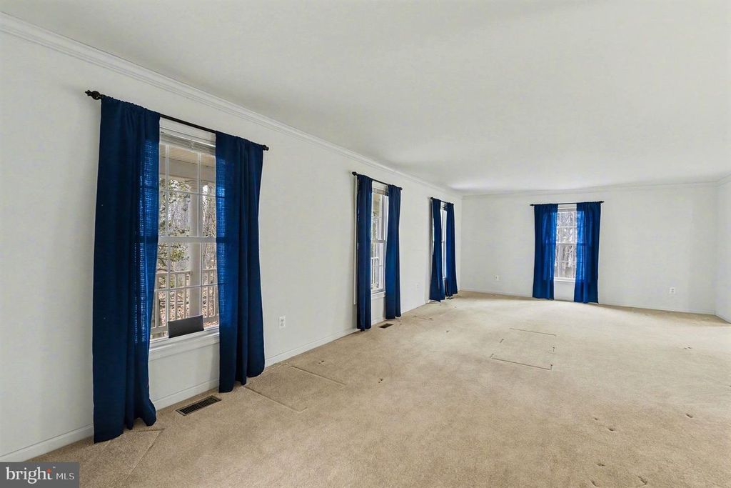 Image 8 of property listing at 1645 TIMBER SUMMIT DR, Westminster, MD 21157