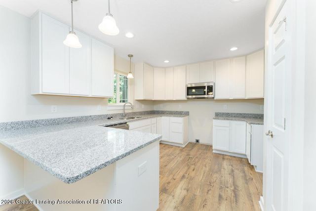 15317 Sherwood Lane, Lansing, MI 48906