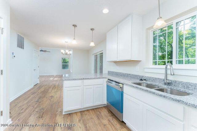 15317 Sherwood Lane, Lansing, MI 48906