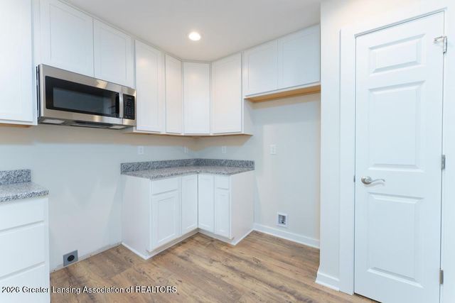 15317 Sherwood Lane, Lansing, MI 48906