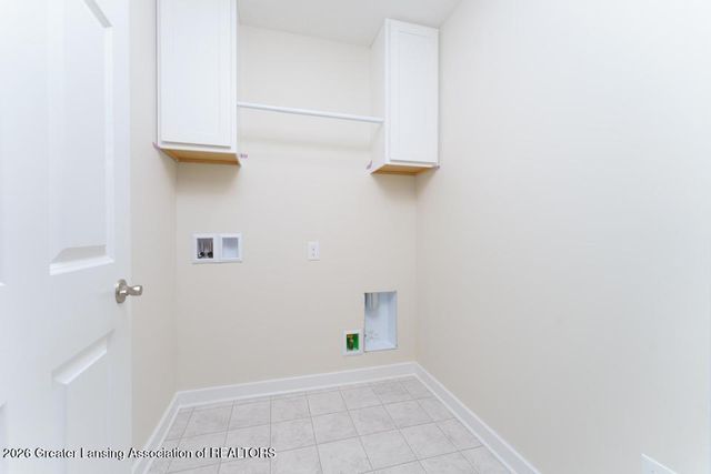 15317 Sherwood Lane, Lansing, MI 48906