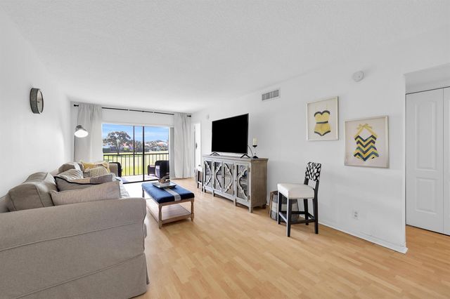 12962 Briarlake Drive 202, West Palm Beach, FL 33418