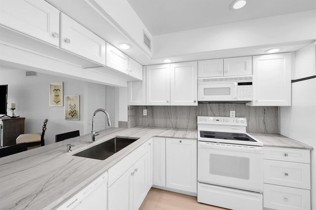 12962 Briarlake Drive 202, West Palm Beach, FL 33418