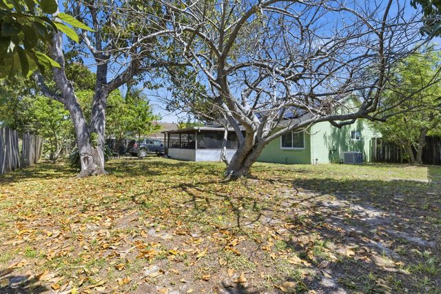 423 Foresta Terrace, West Palm Beach, FL 33415