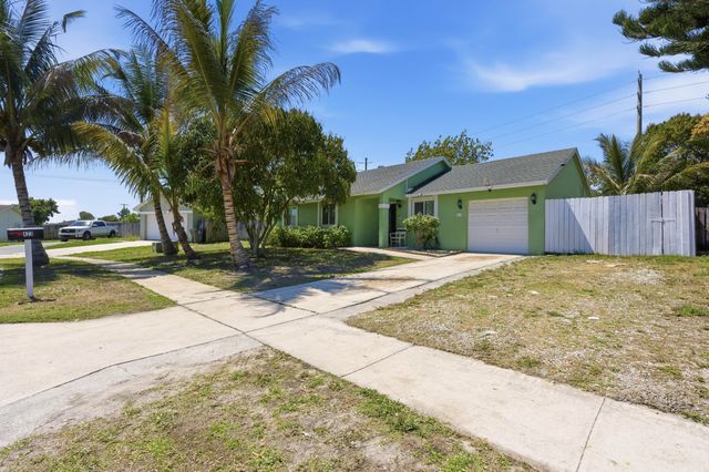 423 Foresta Terrace, West Palm Beach, FL 33415