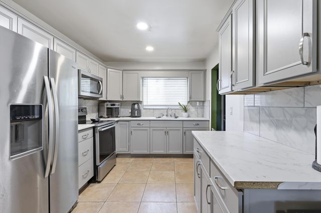 423 Foresta Terrace, West Palm Beach, FL 33415