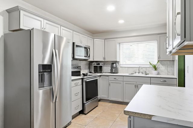 423 Foresta Terrace, West Palm Beach, FL 33415