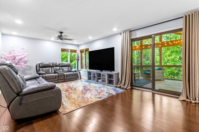 1122 Bitterwood Court, Columbus, IN 47201