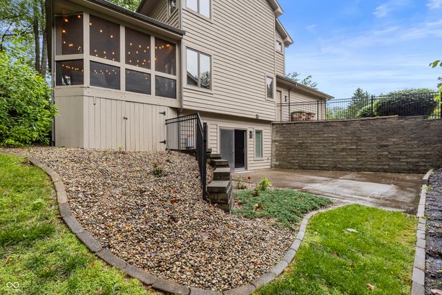 1122 Bitterwood Court, Columbus, IN 47201