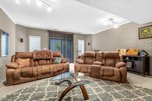 1122 Bitterwood Court, Columbus, IN 47201