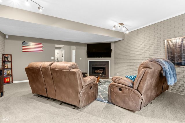 1122 Bitterwood Court, Columbus, IN 47201
