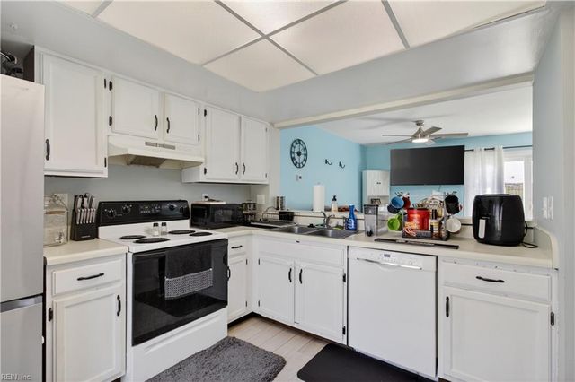 3611 Chase CT, Virginia Beach, VA 23462
