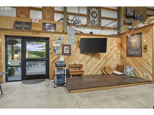 161 LOWER GARDEN VALLEY Rd, Roseburg, OR 97471