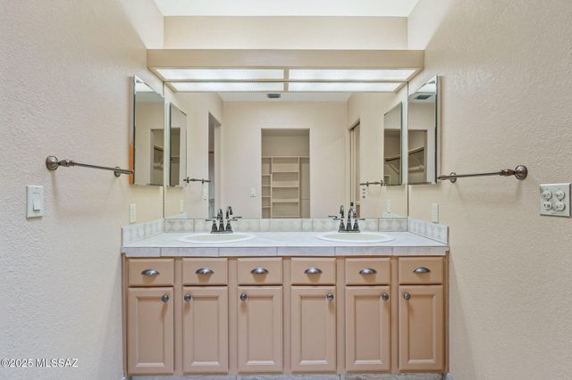 1006 N Paseo Iris, Green Valley, AZ 85614