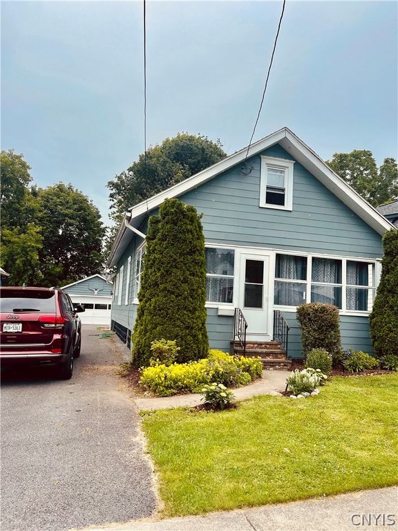 223 Cloveridge Drive, Syracuse, NY 13206